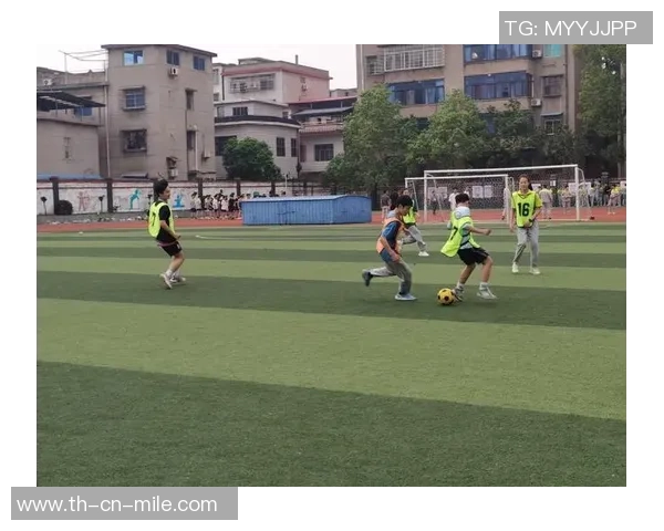 激扬青春梦想共筑校园足球精神传承与团队协作的美好未来